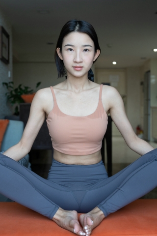 练瑜伽的阳光美少女私房花絮