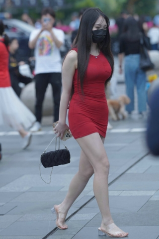 春熙路街拍包臀裙美女